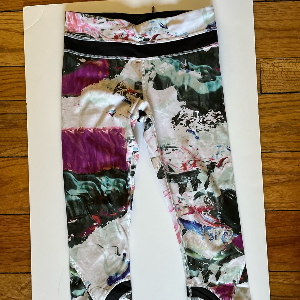 Rare! Lululemon capri leggings marble-y print with shades of pink, coral, gray.